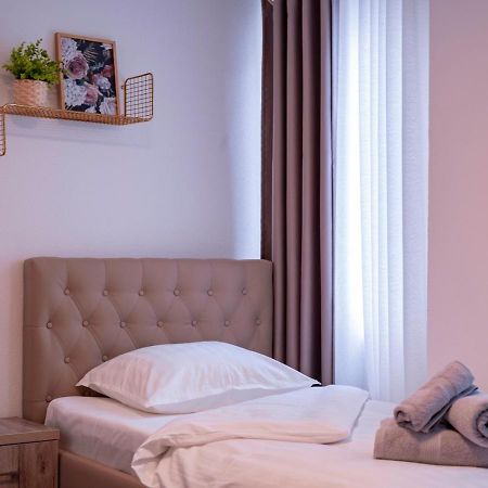 Village Bistro&Bar Fremdenzimmer Dettingen an der Erms Esterno foto