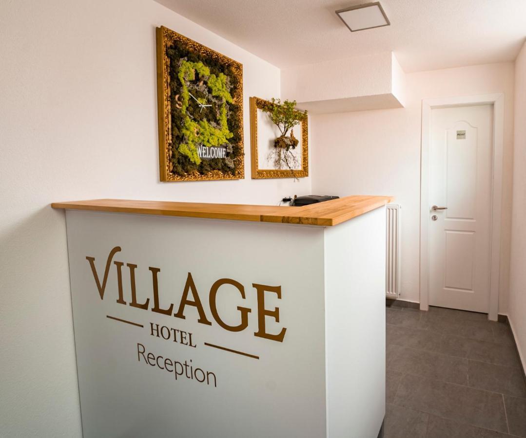 Village Bistro&Bar Fremdenzimmer Dettingen an der Erms Esterno foto