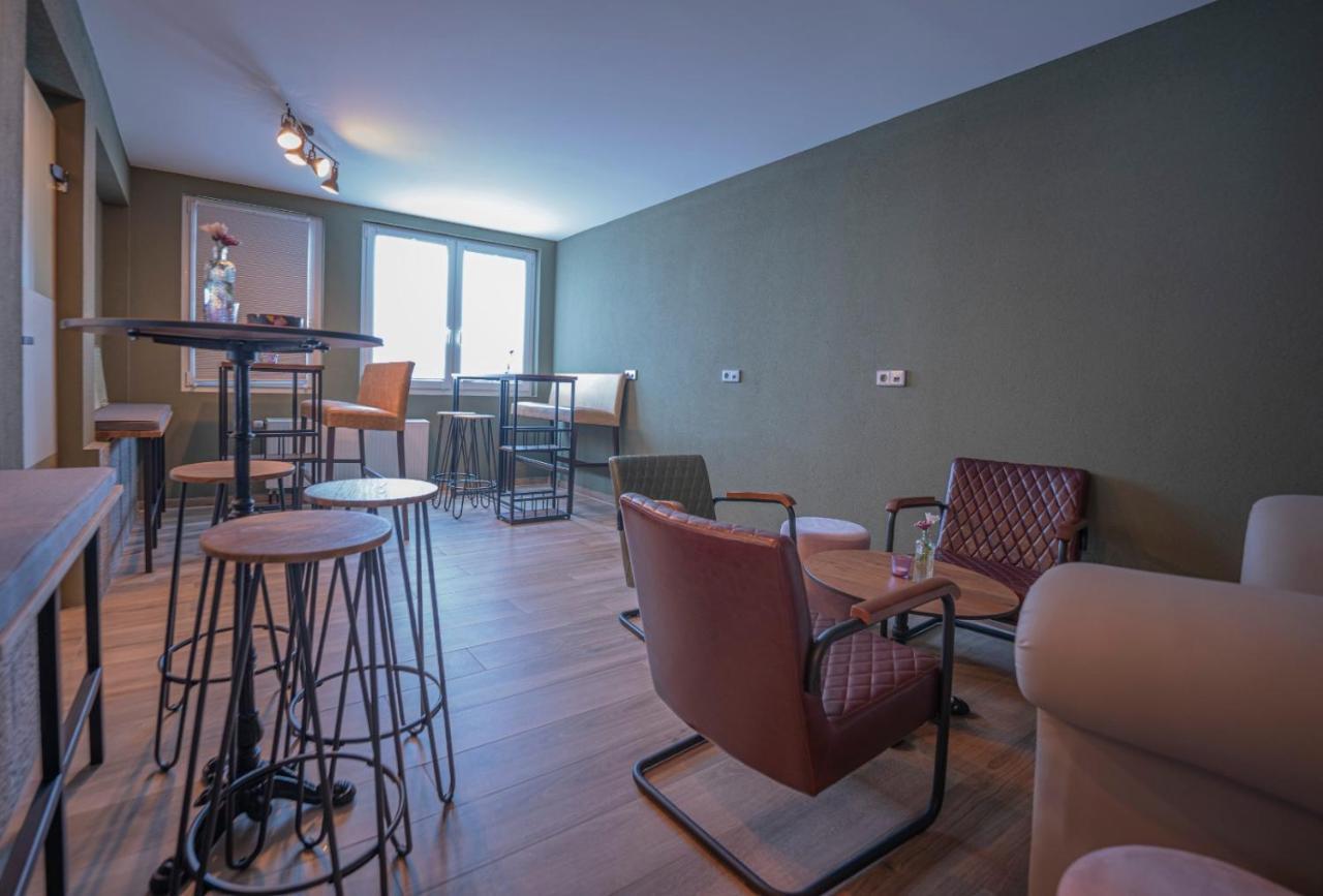 Village Bistro&Bar Fremdenzimmer Dettingen an der Erms Esterno foto
