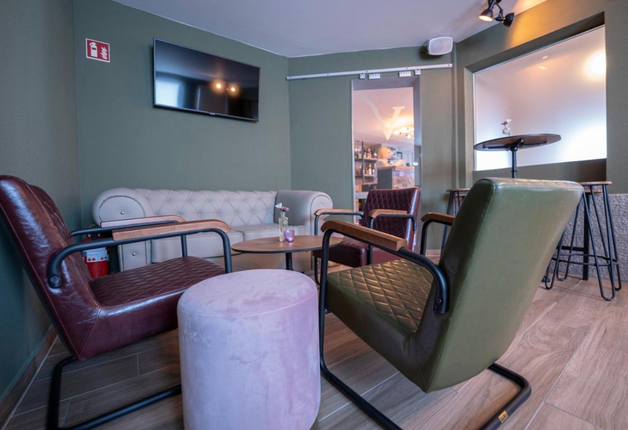 Village Bistro&Bar Fremdenzimmer Dettingen an der Erms Esterno foto