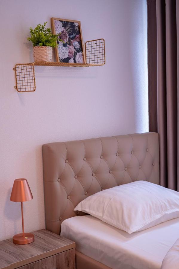 Village Bistro&Bar Fremdenzimmer Dettingen an der Erms Esterno foto