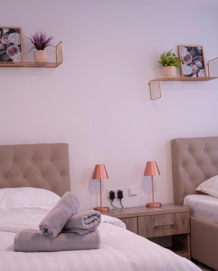 Village Bistro&Bar Fremdenzimmer Dettingen an der Erms Esterno foto