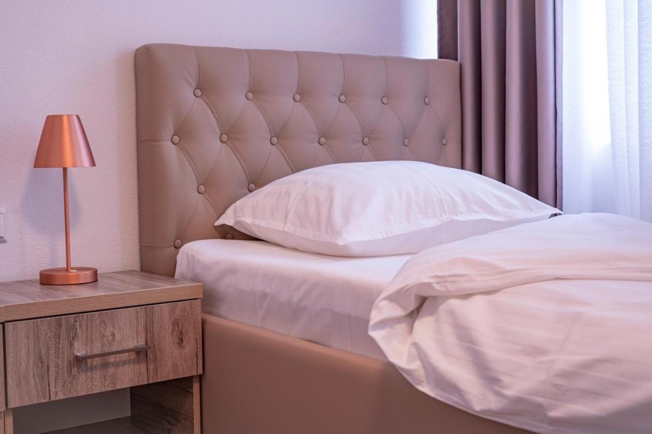 Village Bistro&Bar Fremdenzimmer Dettingen an der Erms Esterno foto