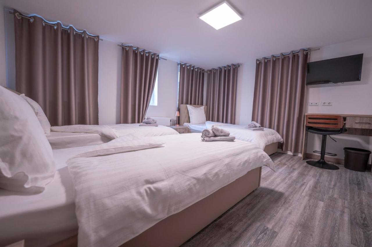 Village Bistro&Bar Fremdenzimmer Dettingen an der Erms Esterno foto